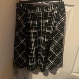 Plaid black and white skirt